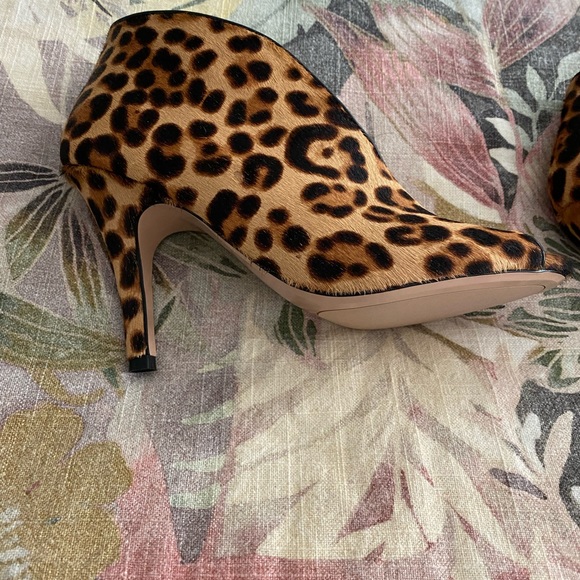 Leopard booties NWTIB  size 8M - Picture 4 of 6